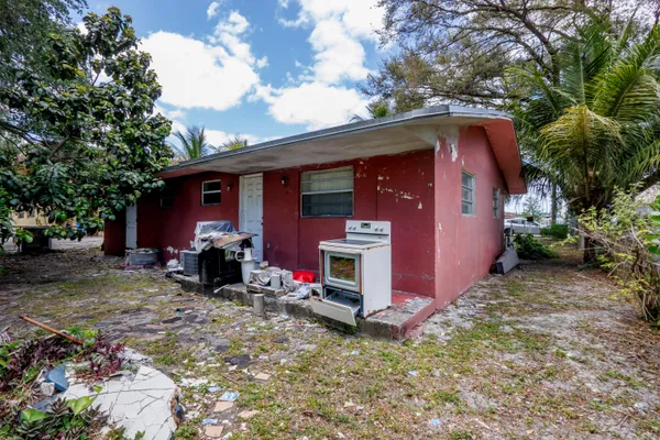 $550,000 | 426 Northeast 166th Street, Unit 2, North Miami Beach, FL 33162