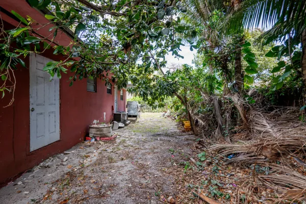 $550,000 | 426 Northeast 166th Street, Unit 2, North Miami Beach, FL 33162