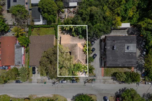 $550,000 | 426 Northeast 166th Street, Unit 2, North Miami Beach, FL 33162