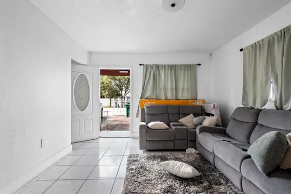 $550,000 | 426 Northeast 166th Street, Unit 2, North Miami Beach, FL 33162