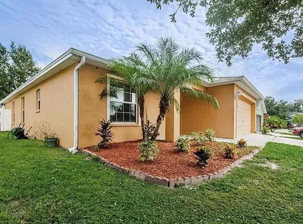 $2,350 | 36035 Laguna Hills Circle, Zephyrhills, FL 33541