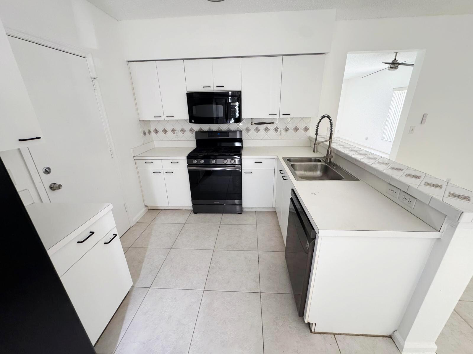 10851 Palm Ridge Lane Tamarac, FL 33321 - Photo 11 of 40 IMG-20260321-WA0013