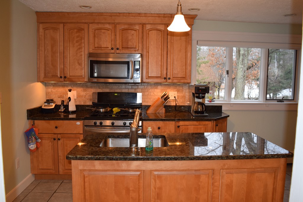 7 Castle Road Wayland, MA 01778 - Photo 3 of 24