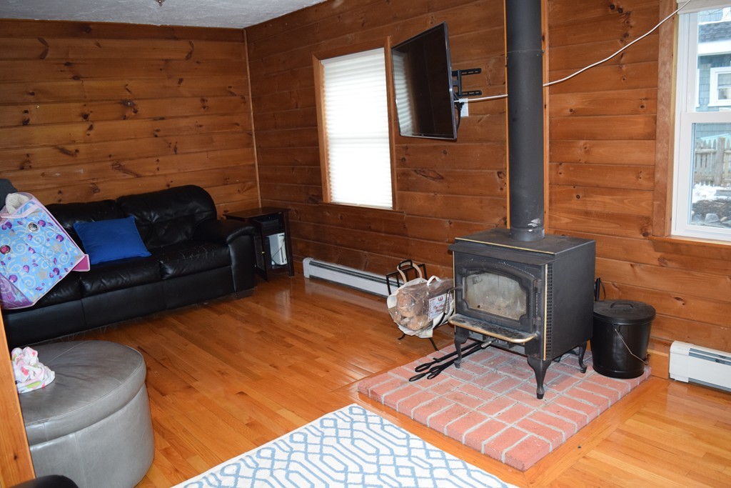 7 Castle Road Wayland, MA 01778 - Photo 5 of 24