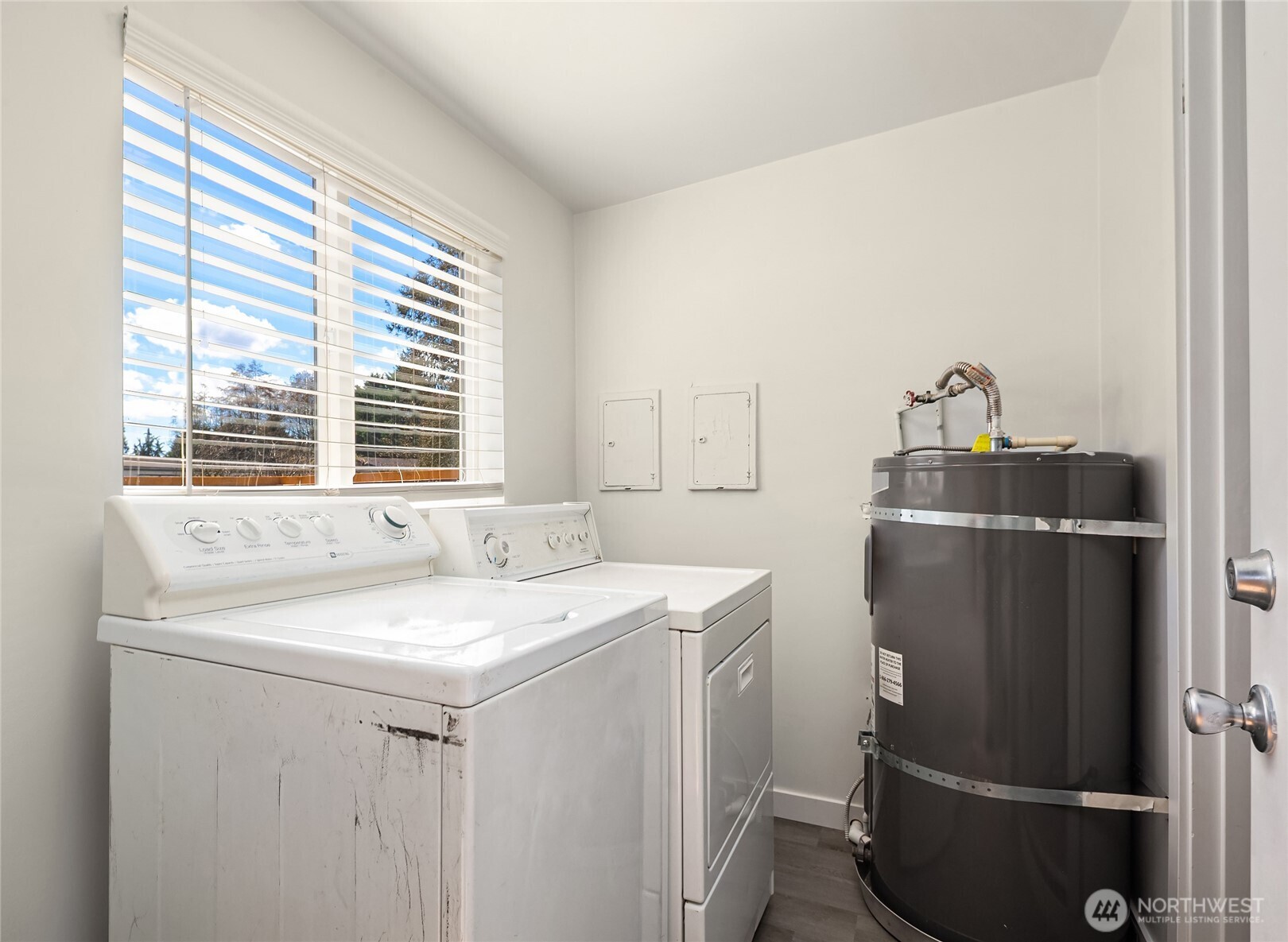 420 107th Place Southwest, Unit 2 Everett, WA 98204 - Photo 12 of 13 a utility room with dryer and washer