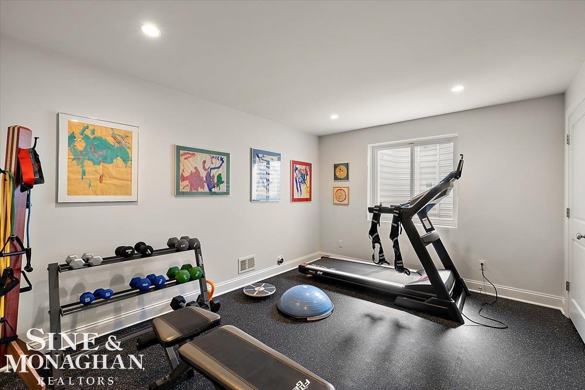1004 Harvard Road Grosse Pointe, MI 48230 - Photo 45 of 60 50171421-cbde09a4-32f2-473c-8e22-2ead5155ccbd.JPG