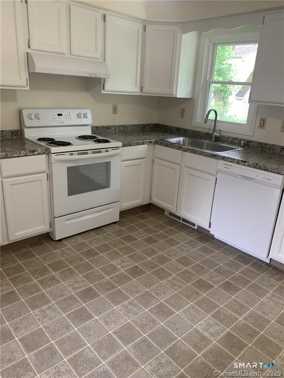 44 Elizabeth Street, Unit D Kent, CT 06757 - Photo 2 of 11