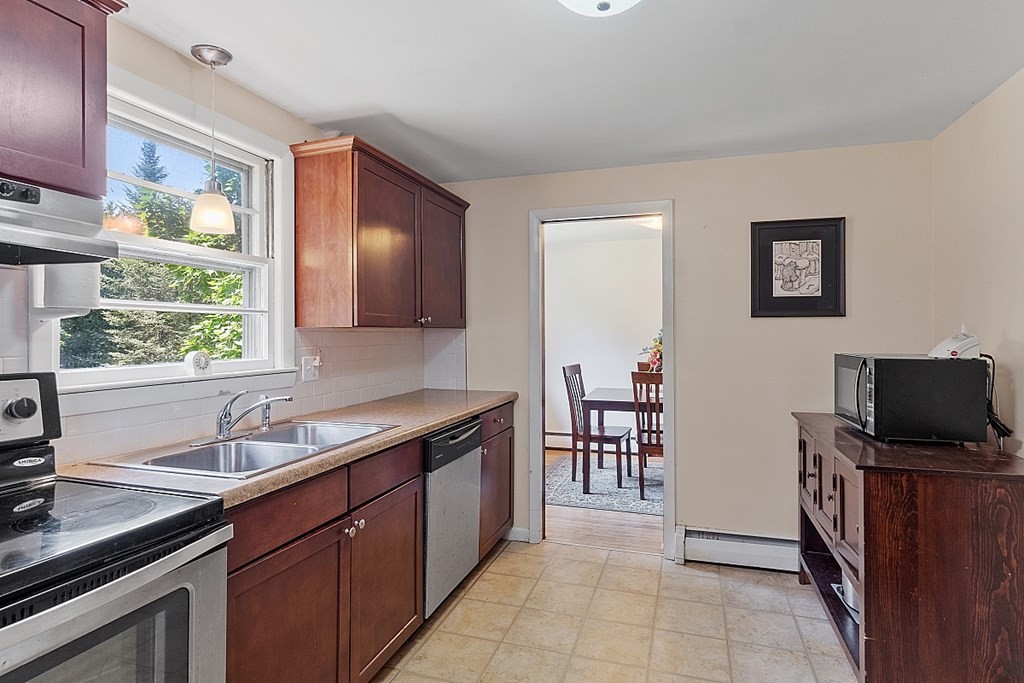 201 Rolling Acres Road Lunenburg, MA 01462 - Photo 6 of 24 Gallery Image 6