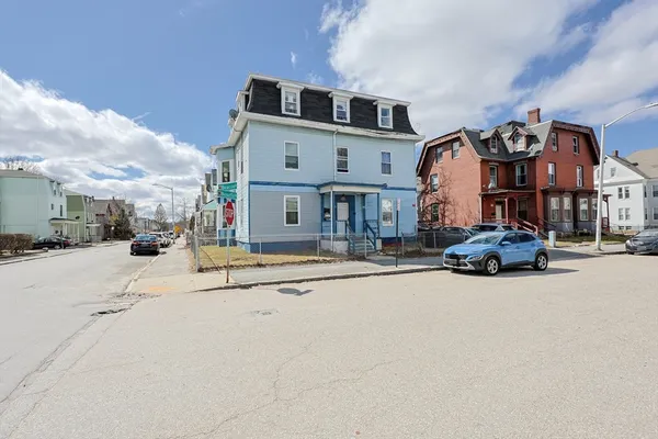 $825,000 | 38 Benefit Street, Worcester, MA 01610