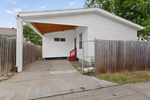 $1,250 | 1305 A Northwest 14th Street, Grand Prairie, TX 75050