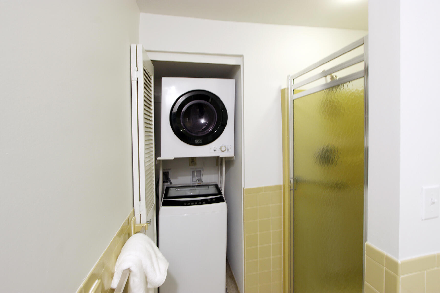 36 Old Colony Way, Unit 21 Orleans, MA 02653 - Photo 17 of 25 a utility room with dryer and washer