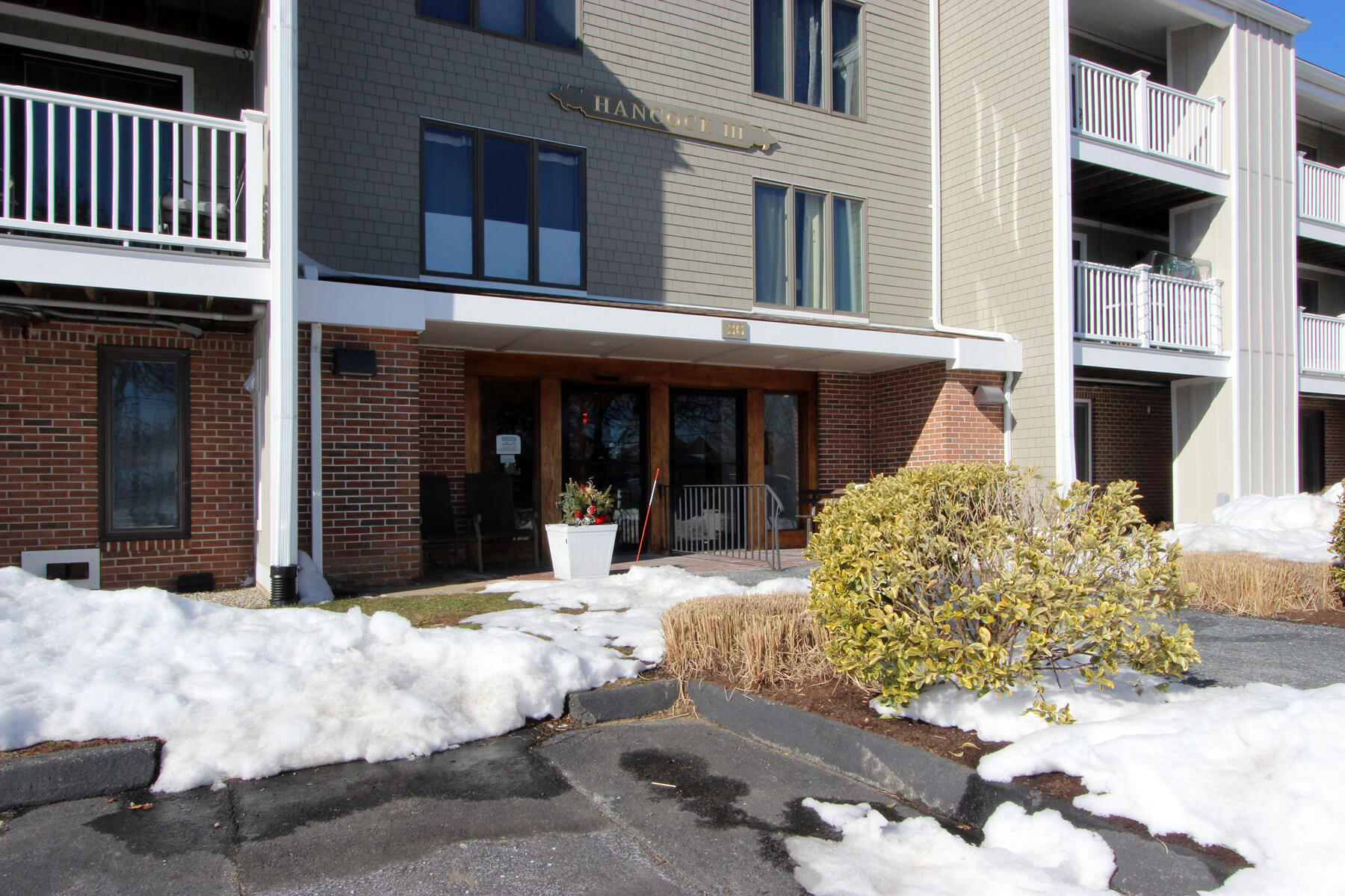 36 Old Colony Way, Unit 21 Orleans, MA 02653 - Photo 19 of 25 a view of a building with sitting area