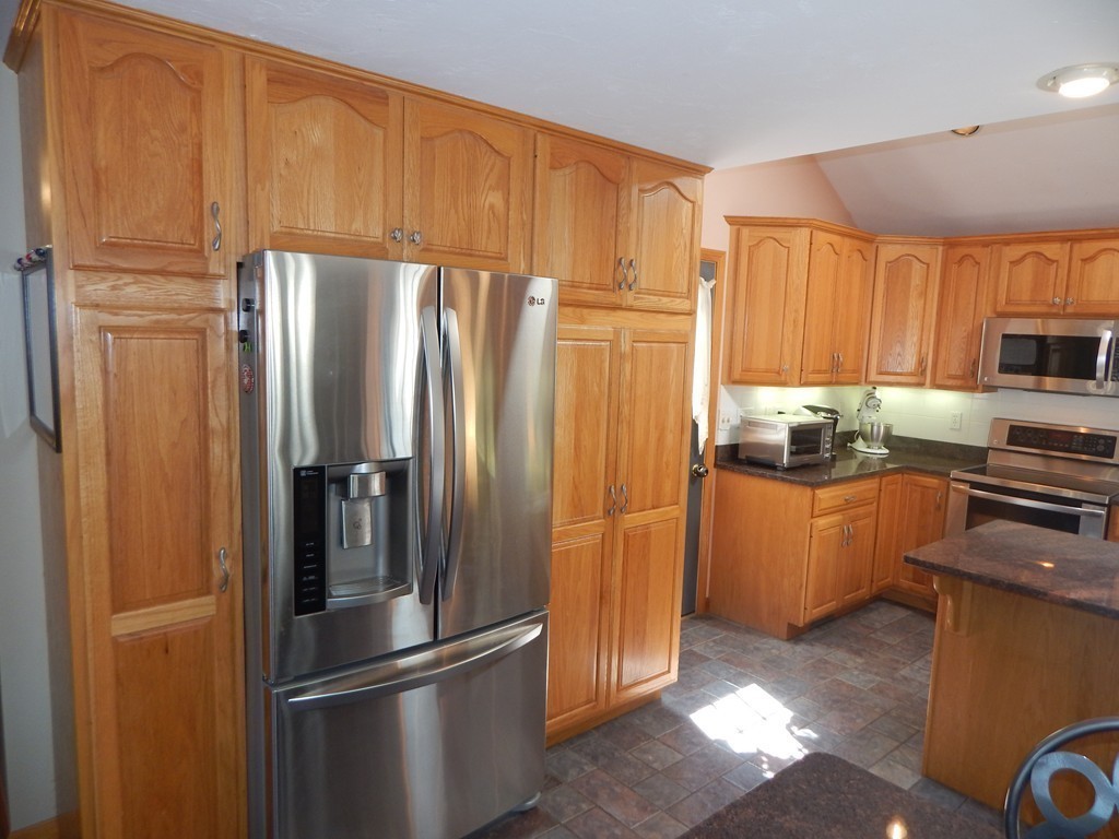 23 Border Road Holbrook, MA 02343 - Photo 12 of 30