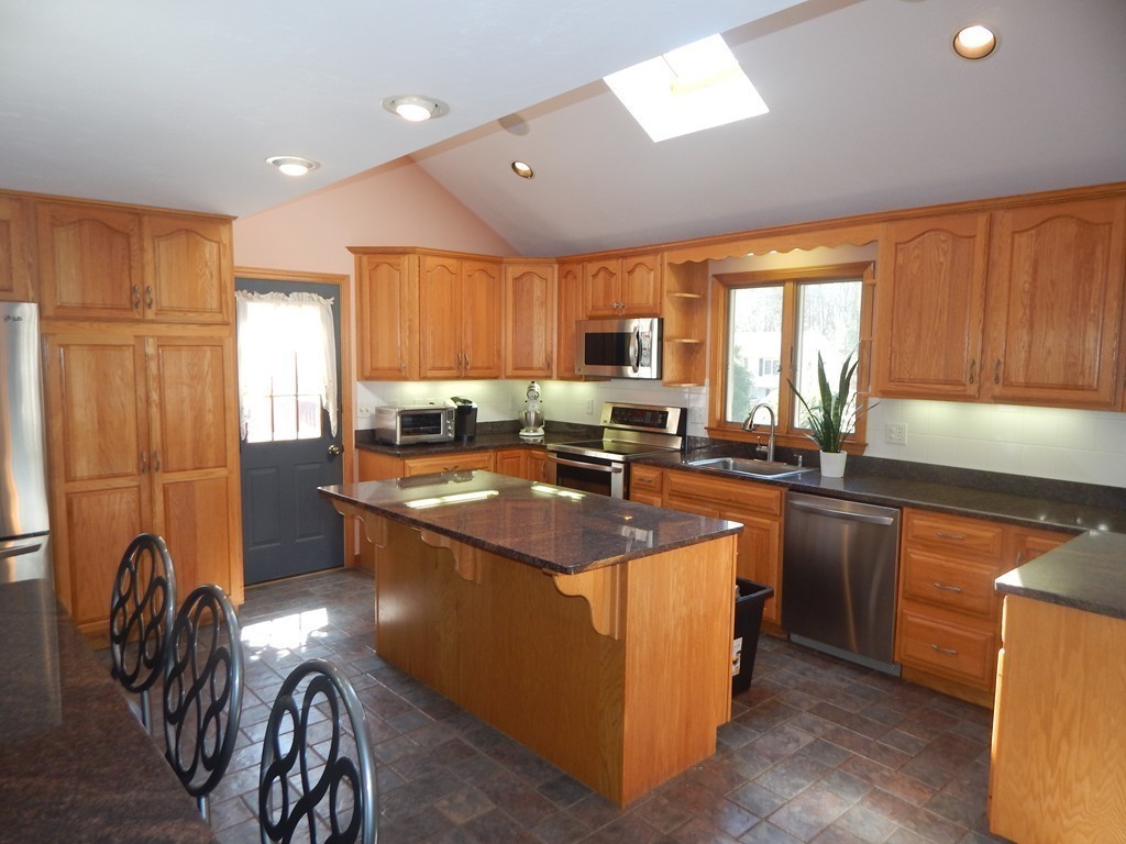 23 Border Road Holbrook, MA 02343 - Photo 13 of 30