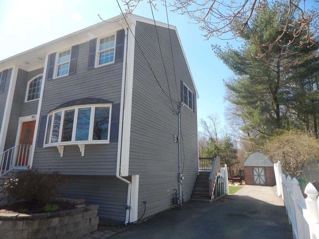 23 Border Road Holbrook, MA 02343 - Photo 2 of 30