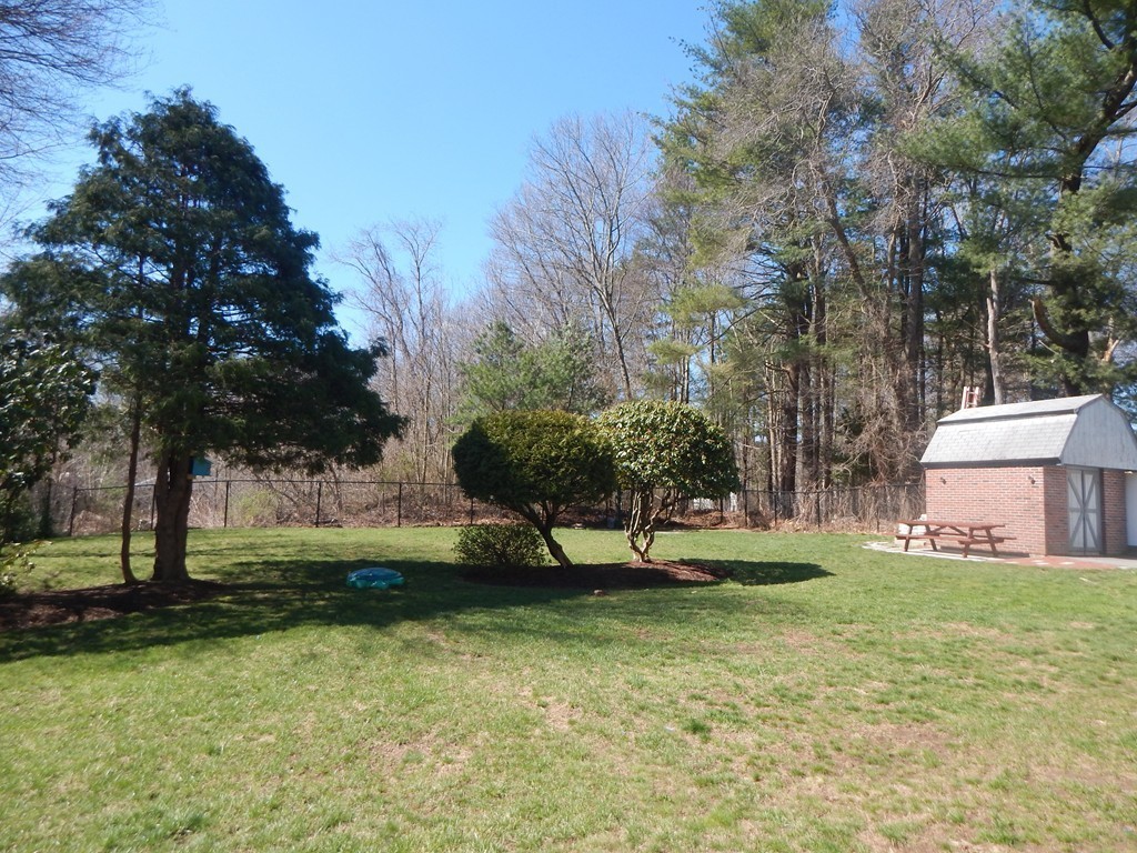 23 Border Road Holbrook, MA 02343 - Photo 5 of 30