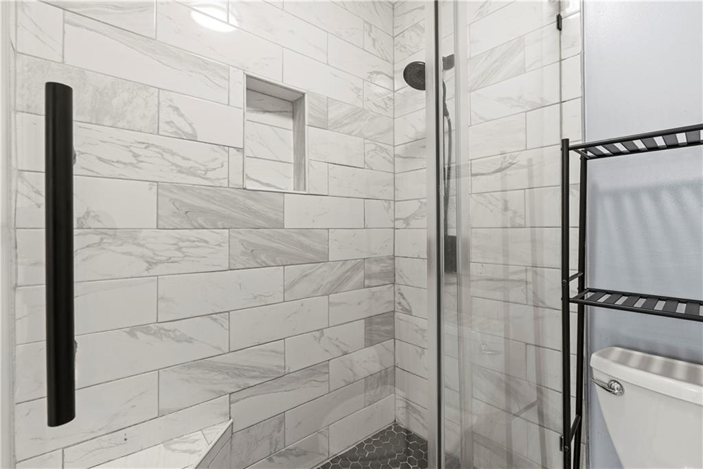 6980 Roswell Road, Unit K4 Atlanta, GA 30328 - Photo 26 of 31 a bathroom with a shower