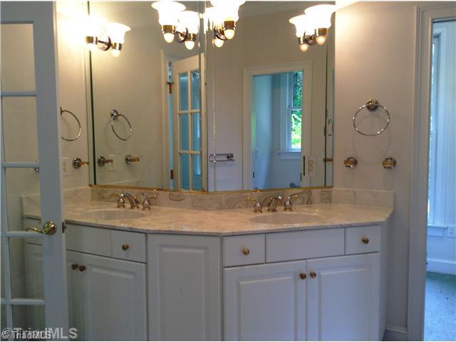 6609 Stonecroft Drive Oak Ridge, NC 27310 - Photo 12 of 16 Master Bath/Spa.