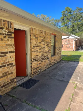 $1,000 | 3005 Manor Lane, Unit B, Huntsville, TX 77340