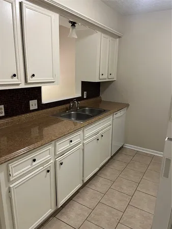 $1,000 | 3005 Manor Lane, Unit B, Huntsville, TX 77340