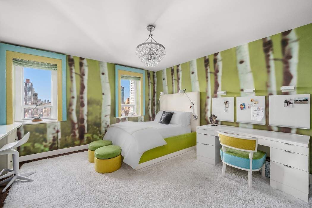 530 East 76th Street, Unit 22CDEG Manhattan, NY 10021 - Photo 18 of 31 a bedroom with a bed and a table