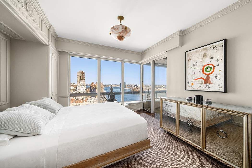 530 East 76th Street, Unit 22CDEG Manhattan, NY 10021 - Photo 21 of 31 a spacious bedroom with a bed and window