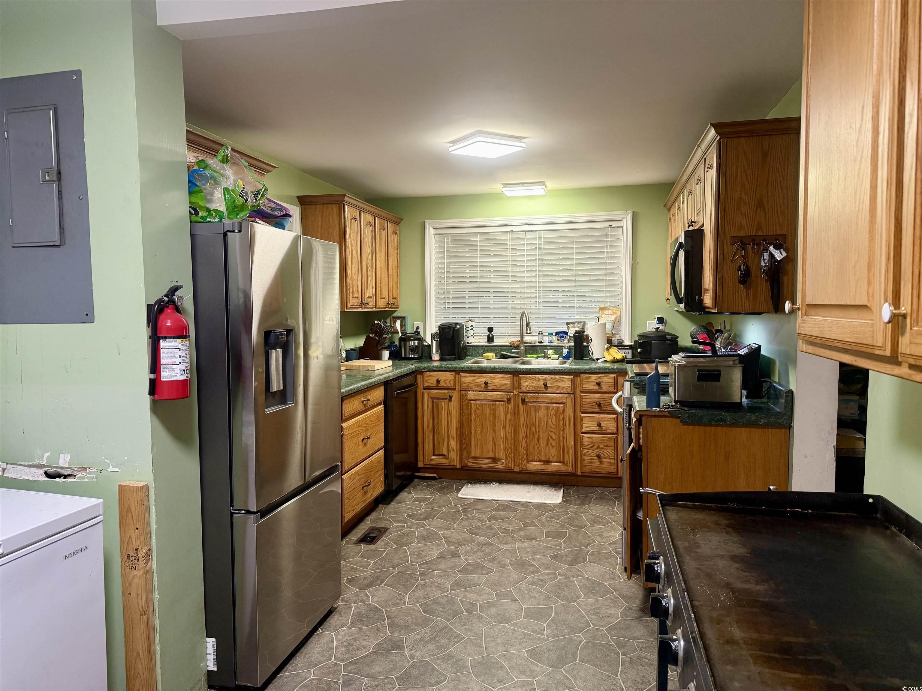 2408 South Island Road Georgetown, SC 29440 - Photo 13 of 35 Kitchen featuring appliances with stainless steel