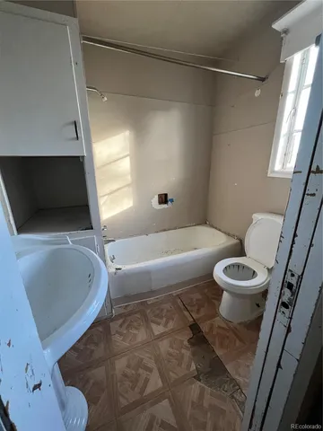 a bathroom with a toilet and a bathtub