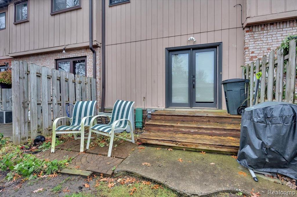 3136 Summers Road, Unit B Keego Harbor, MI 48320 - Photo 15 of 16