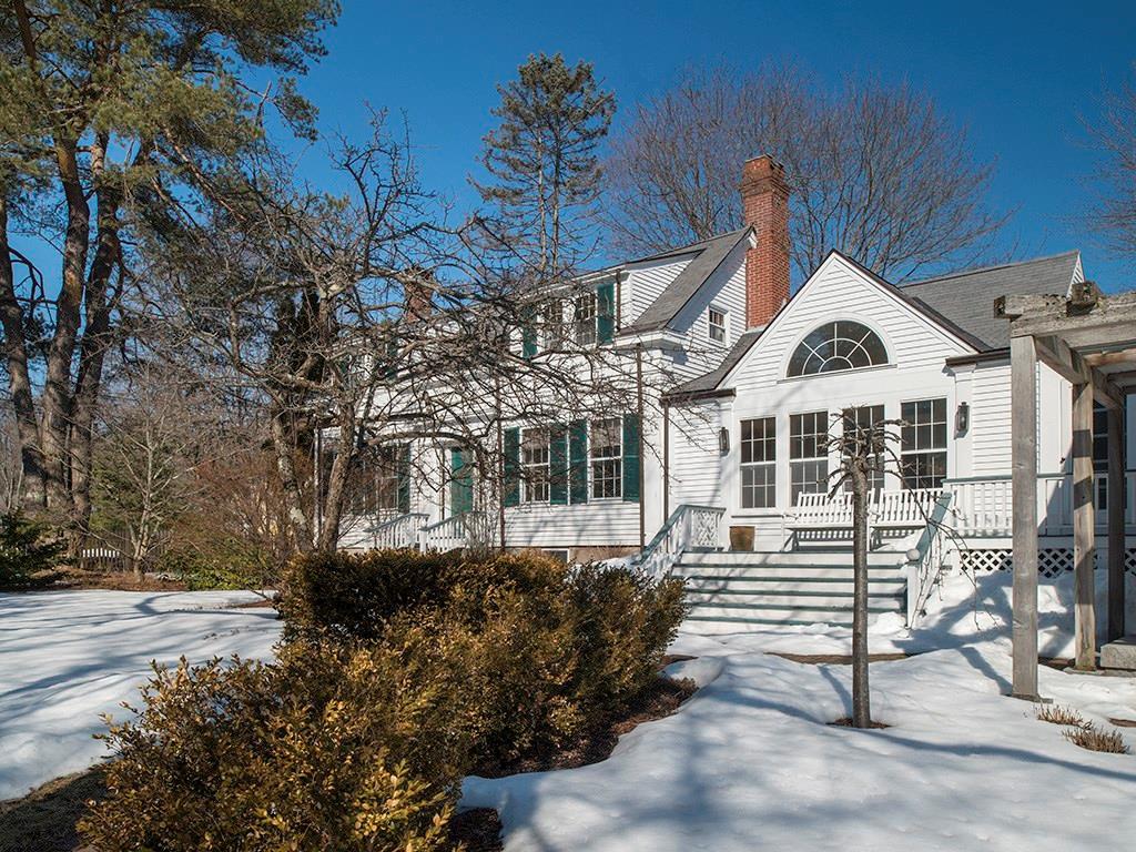 221 Foreside Road Falmouth, ME 04105 - Photo 3 of 27 Well-landscaped!