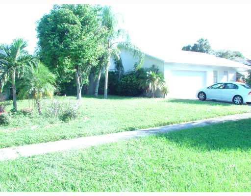 9897 Liberty Court Boca Raton, FL 33434 - Photo 2 of 2 Exterior Front