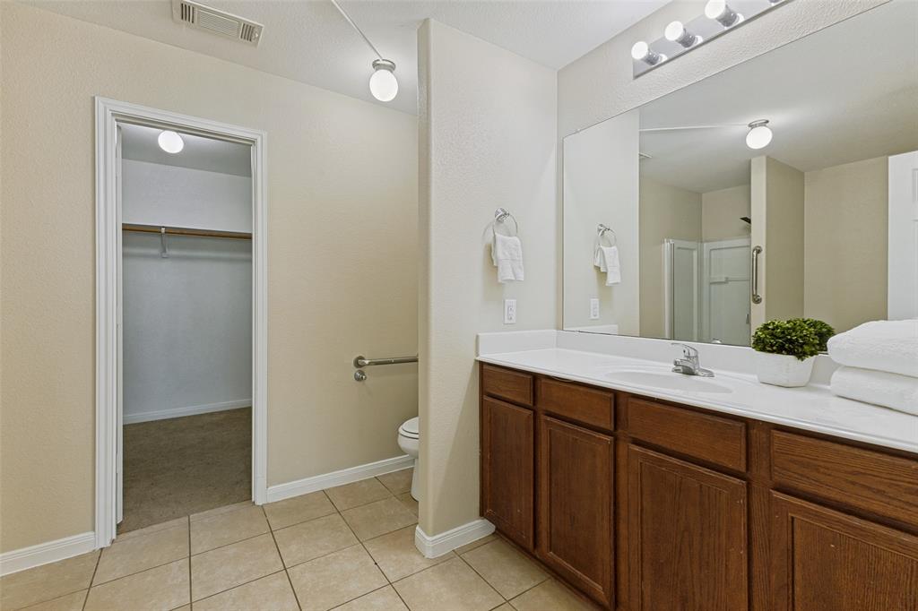 192 Buffalo Ridge Road Newark, TX 76071 - Photo 19 of 33 Primary Bath with separate shower and garden tub