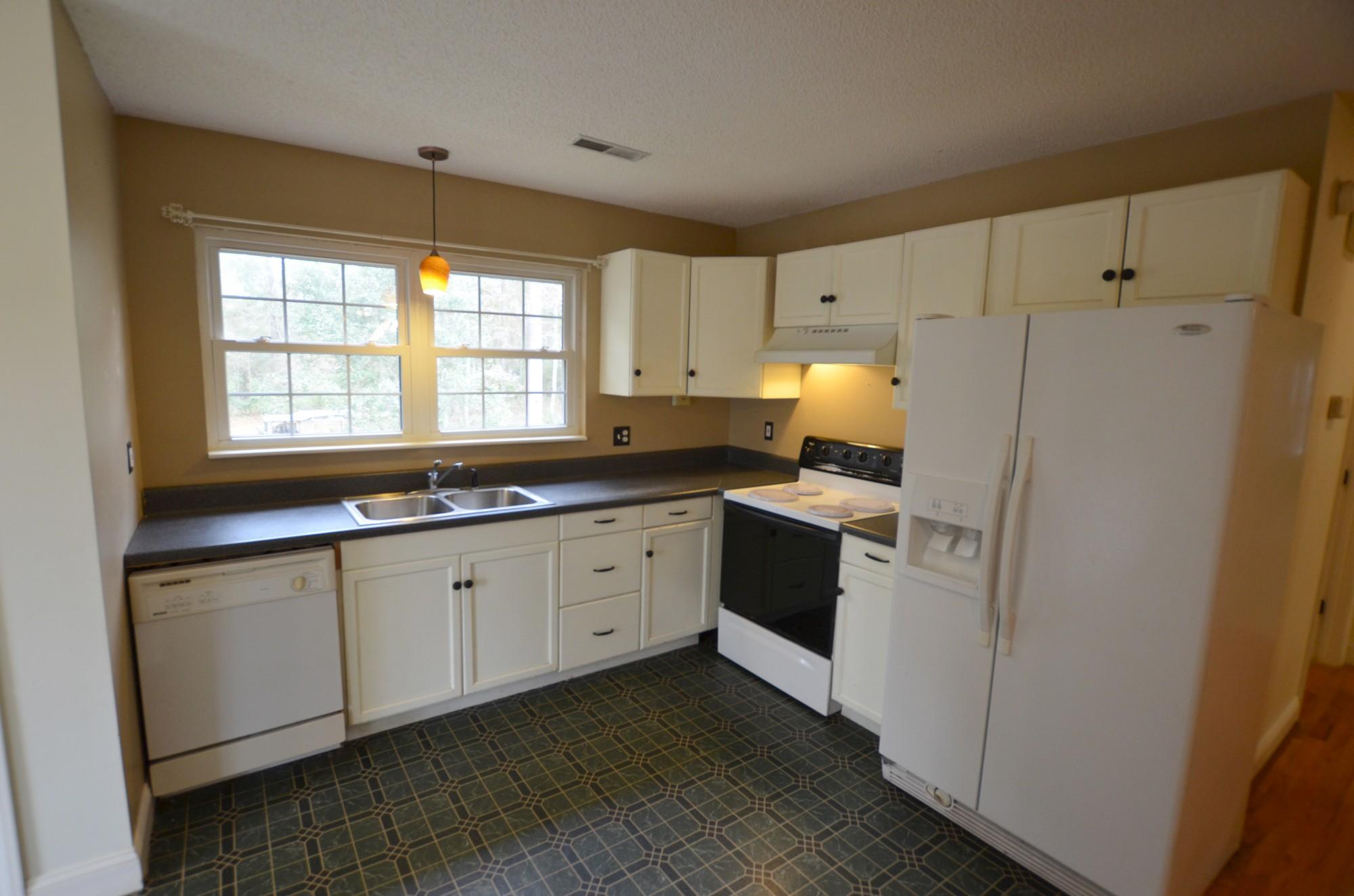 10048 South Carolina Road McClellanville, SC 29458 - Photo 5 of 15 5-kitchen-2000