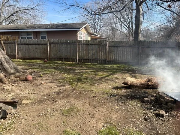 $98,000 | 1009 West Oak Street, Independence, KS 67301