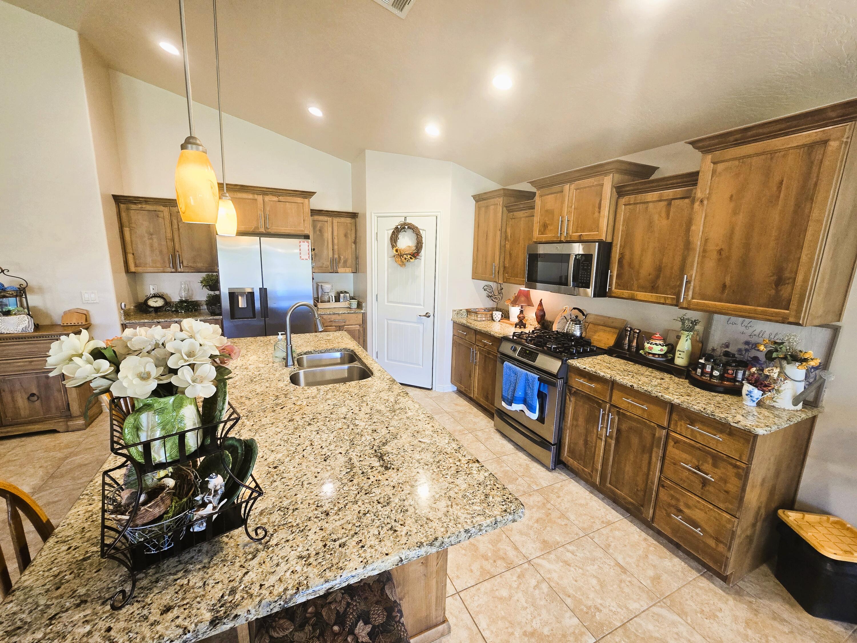 3063 Amaranth Drive St. George, UT 84790 - Photo 8 of 26 Kitchen3