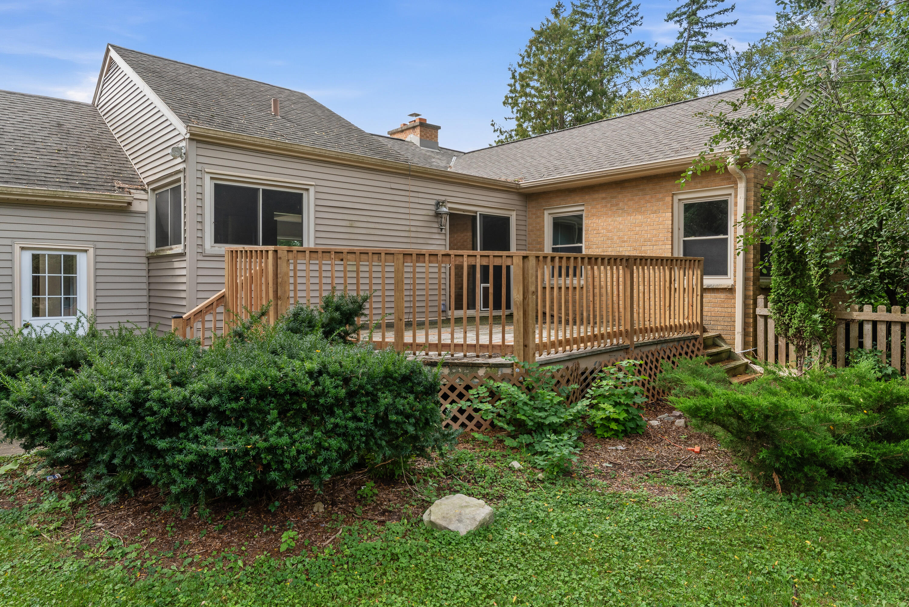 4418 West Mequon Road Mequon, WI 53092 - Photo 34 of 37 rear deck