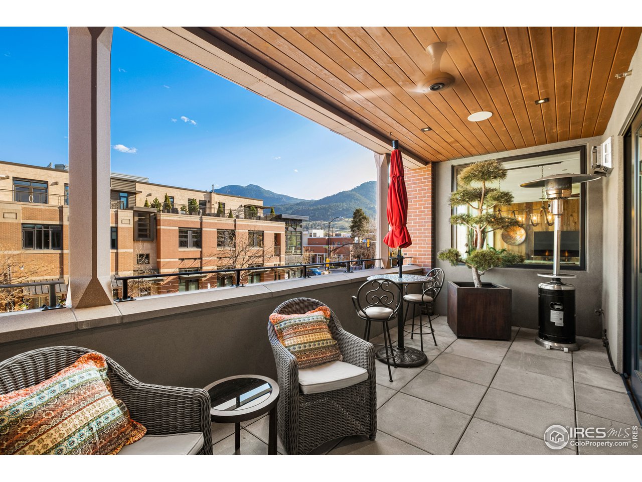 901 Pearl Street, Unit 202 Boulder, CO 80302 - Photo 11 of 35 a living room with furniture