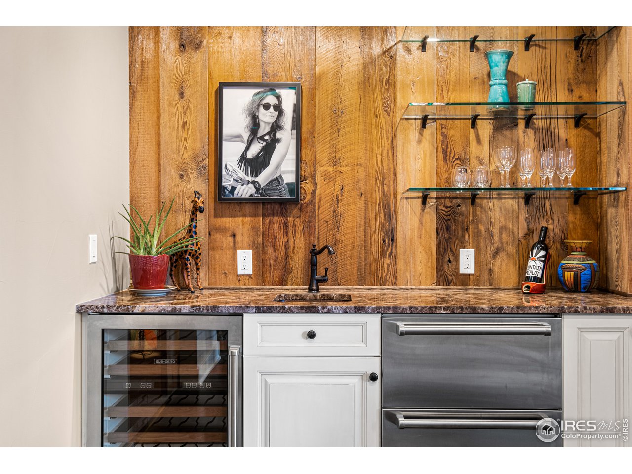 901 Pearl Street, Unit 202 Boulder, CO 80302 - Photo 15 of 35 a sink and a mirror
