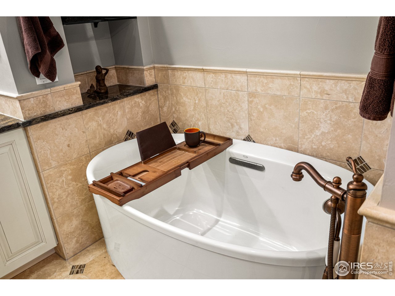 901 Pearl Street, Unit 202 Boulder, CO 80302 - Photo 26 of 35 a bathroom with a sink