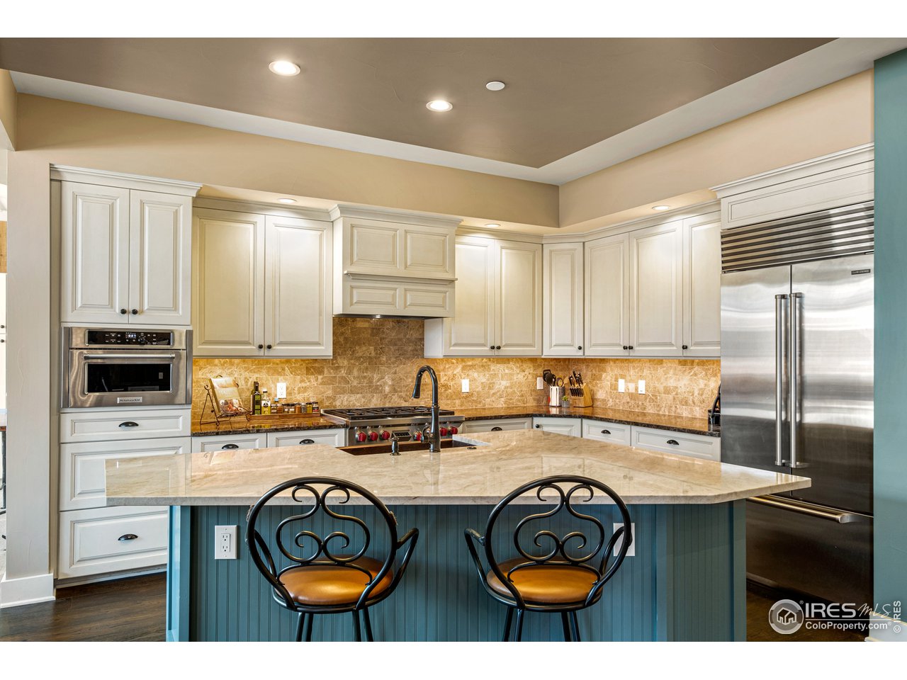 901 Pearl Street, Unit 202 Boulder, CO 80302 - Photo 9 of 35 a kitchen with stainless steel appliances granite countertop a stove a sink and a refrigerator