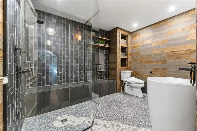 $2,297,600 | 574 E Avenue Northeast, Atlanta, GA 30312