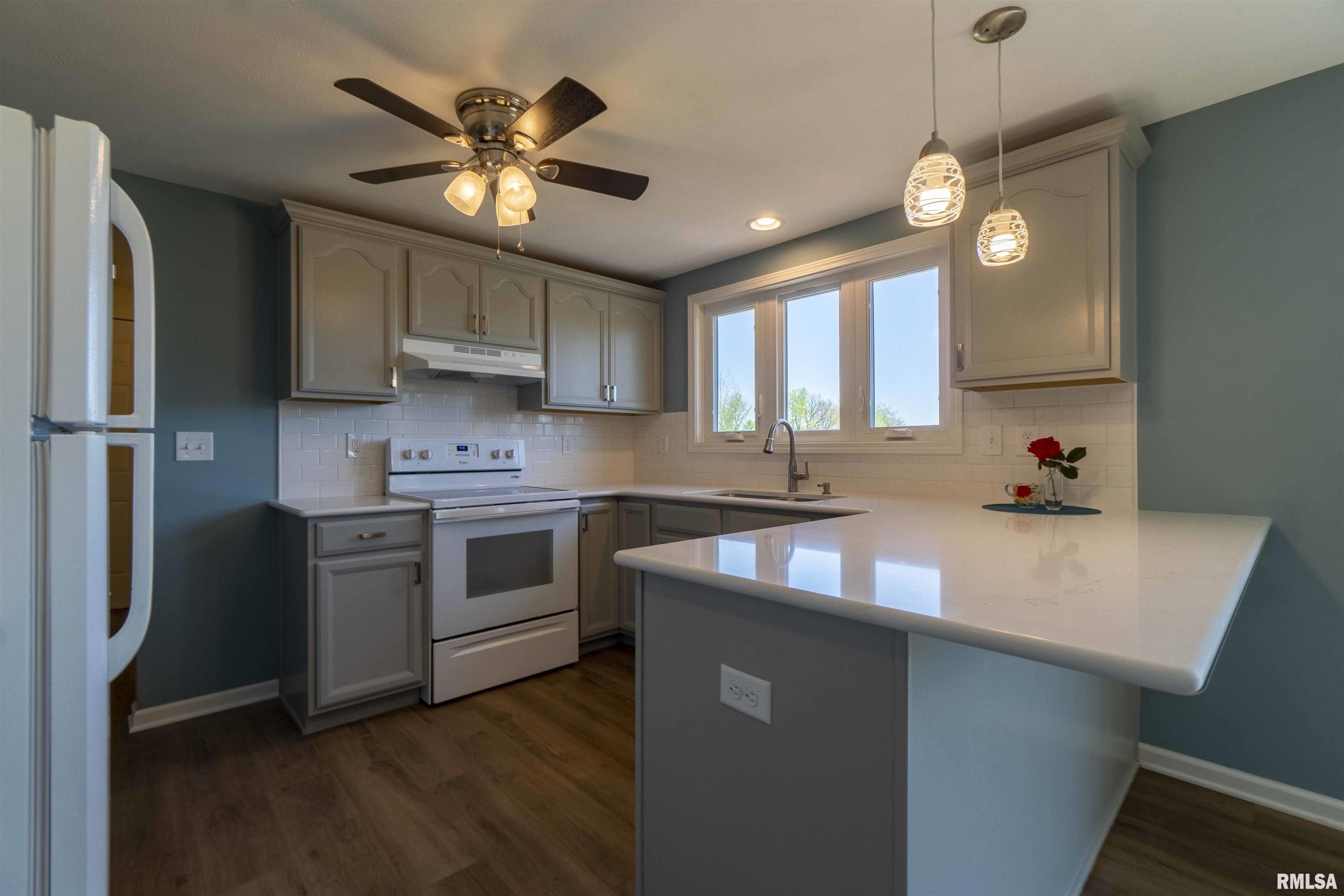 3235 Cole Hollow Road Pekin, IL 61554 - Photo 6 of 42 Gallery Image 6