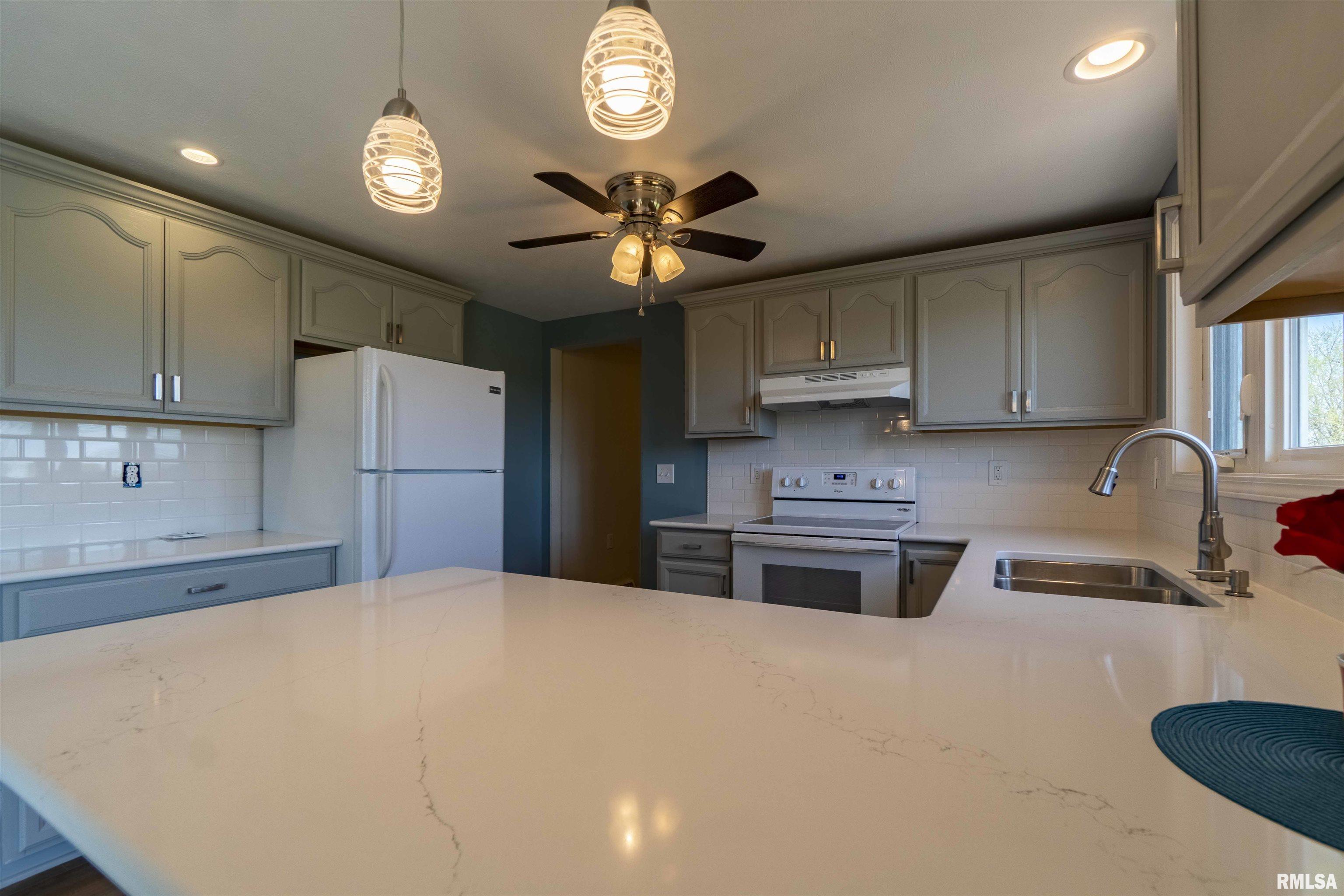 3235 Cole Hollow Road Pekin, IL 61554 - Photo 7 of 42 Gallery Image 7