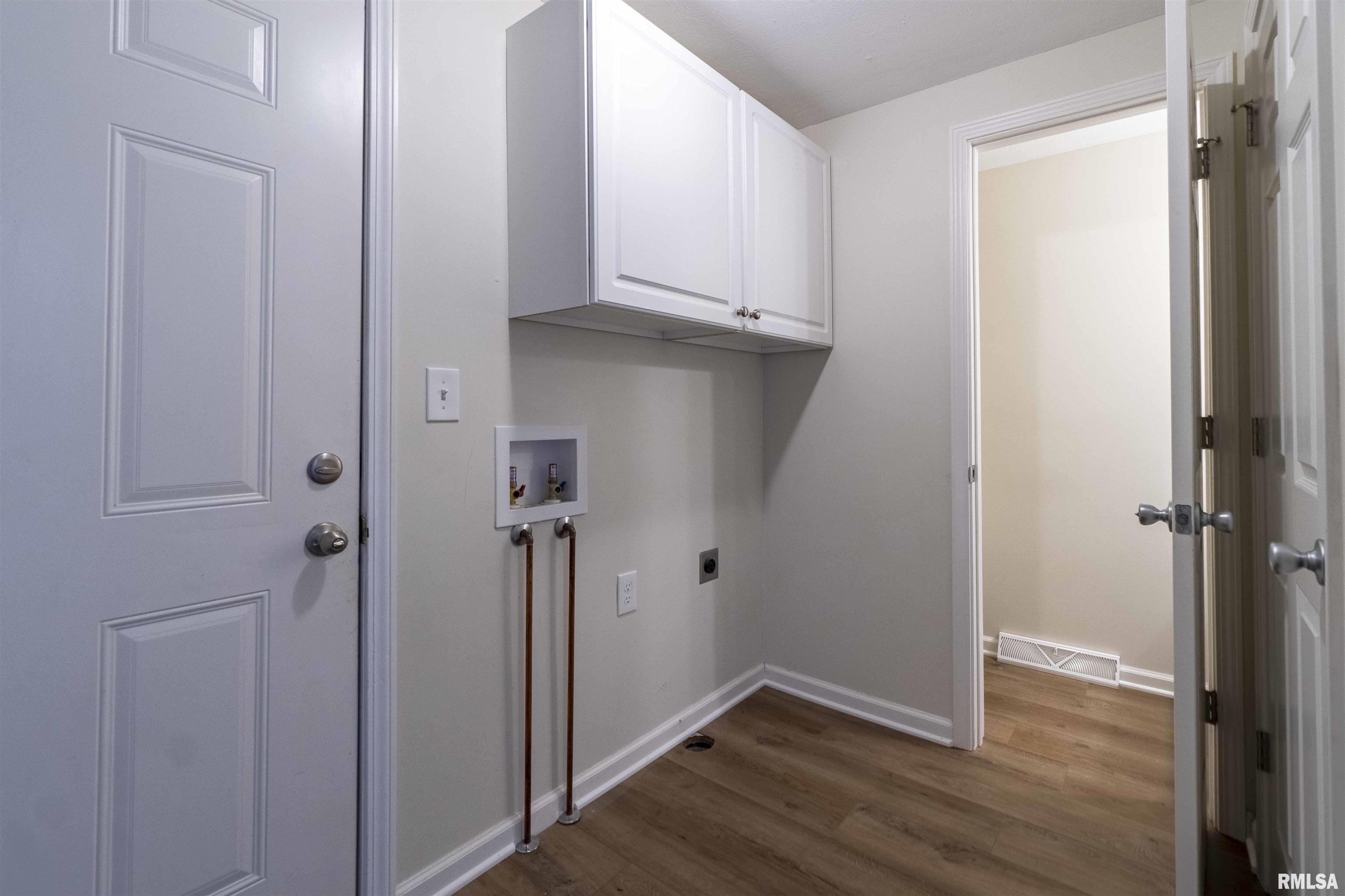 3235 Cole Hollow Road Pekin, IL 61554 - Photo 10 of 42 Gallery Image 10