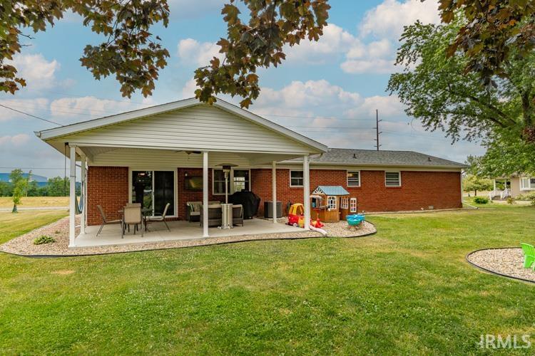 410 East Kercher Road Goshen, IN 46526 - Photo 4 of 35 Gallery Image 4