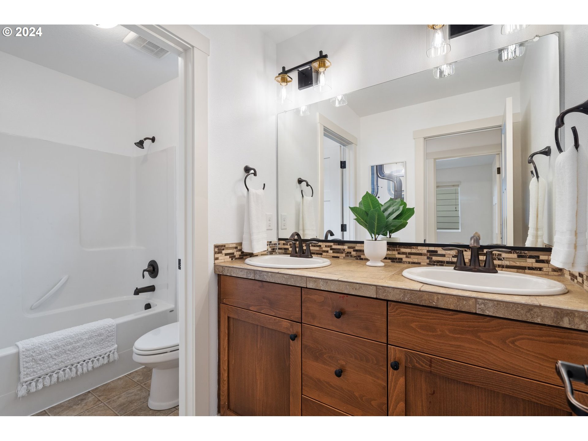 9311 Southwest Treble Lane Portland, OR 97225 - Photo 41 of 47 Bathroom