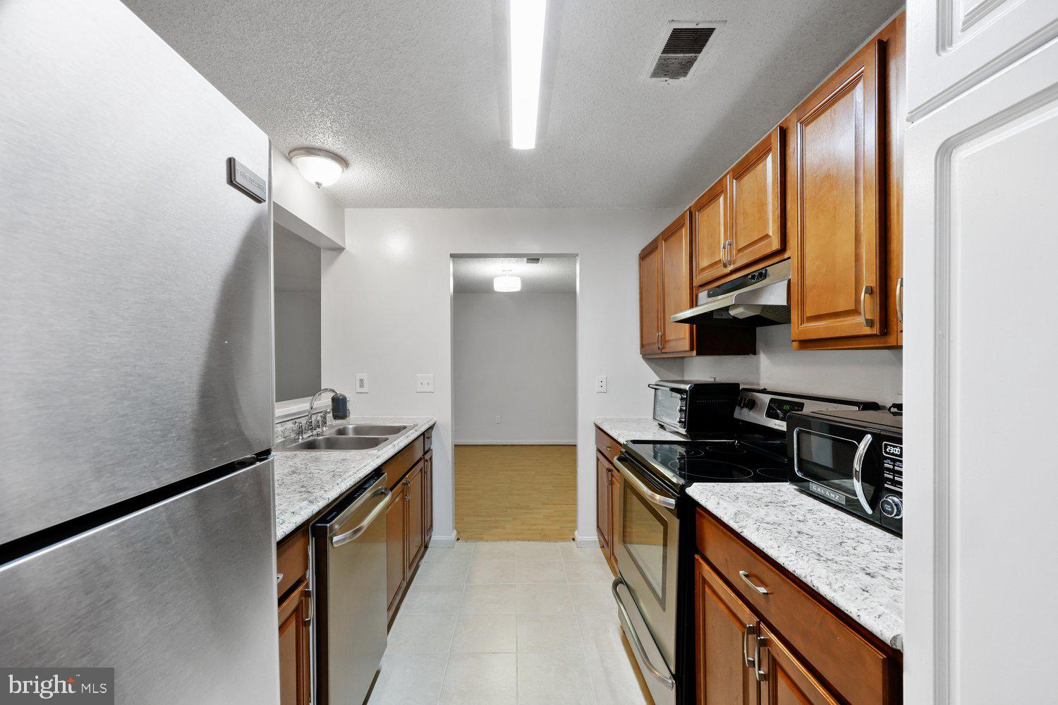 12902 Churchill Ridge Circle, Unit 7 Germantown, MD 20874 - Photo 20 of 58 Kitchen