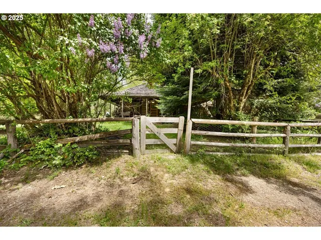 $395,000 | 2128 Starveout Creek Road, Azalea, OR 97410