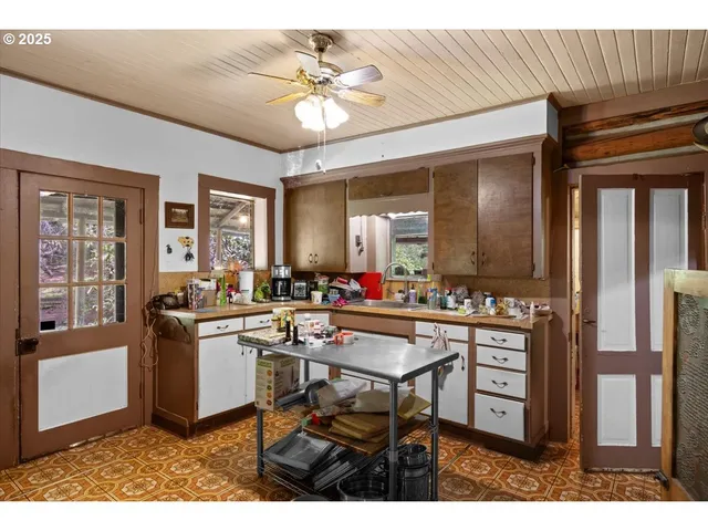 $395,000 | 2128 Starveout Creek Road, Azalea, OR 97410