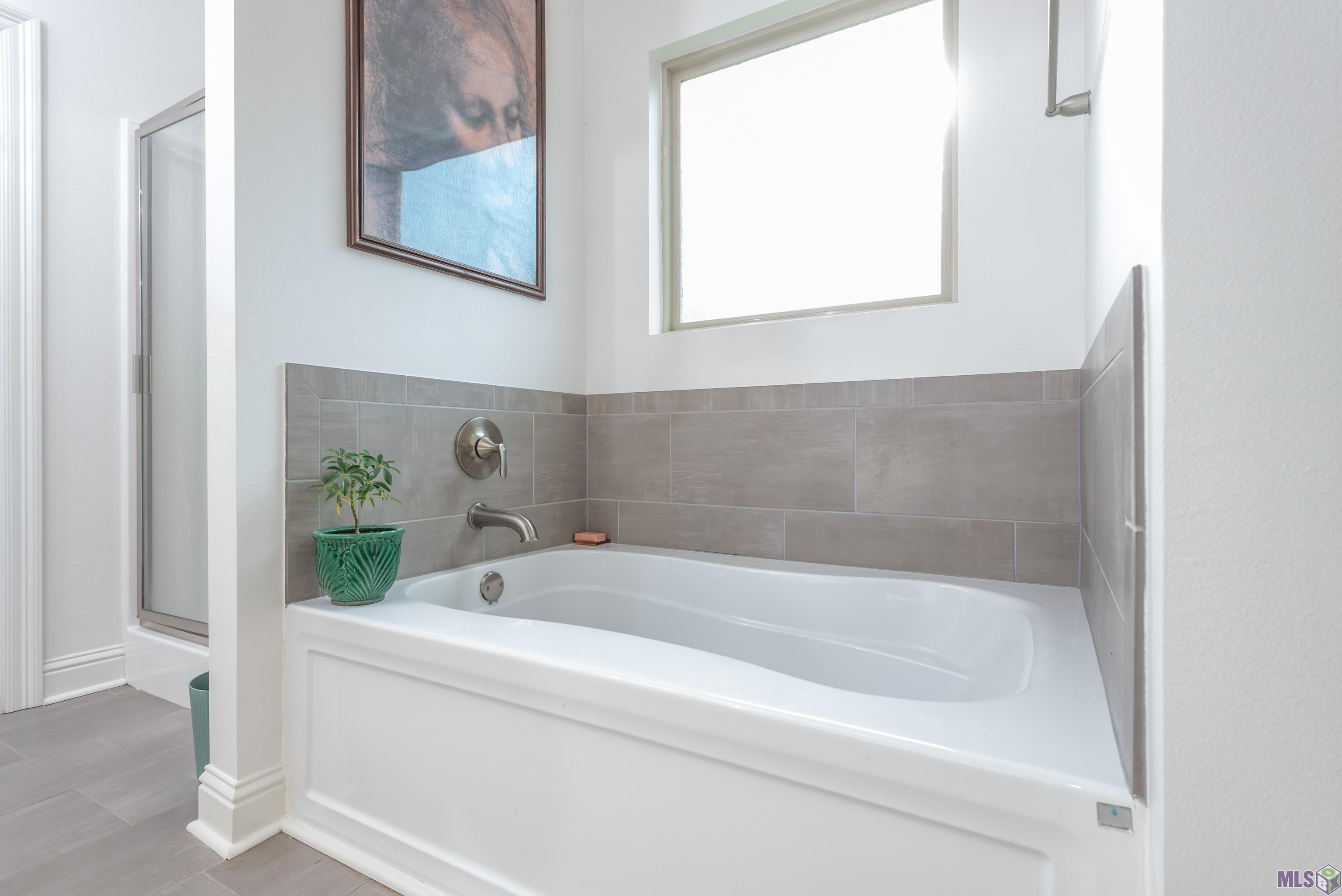 7714 Bend Road Denham Springs, LA 70706 - Photo 16 of 28 primary bathroom tub